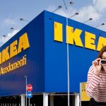 Ikea lancia il tavolo salvaspazio perfetto per balconi piccoli: comodo, pieghevole e costa pochissimo