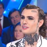 Il bacio tra Rosa Chemical e Fedez al festival di Sanremo 2023: retroscena, reazioni e polemiche