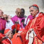 Il cardinale angelo becciu commenta l’elezione di papa leone xiv: la chiesa vive un momento di gioia condivisa