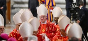 Il_cardinale_parolin_tra_attes