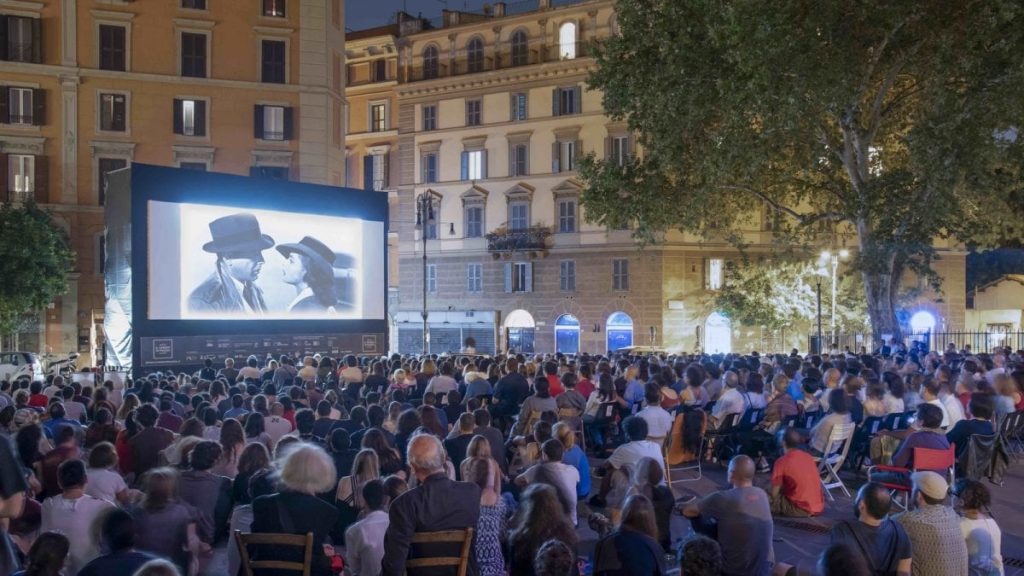 Il_cinema_in_piazza_a_roma_nel