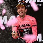 Il giro d’Italia incorona Simone Yates in una tappa segnata da grande partecipazione e imprese sportive