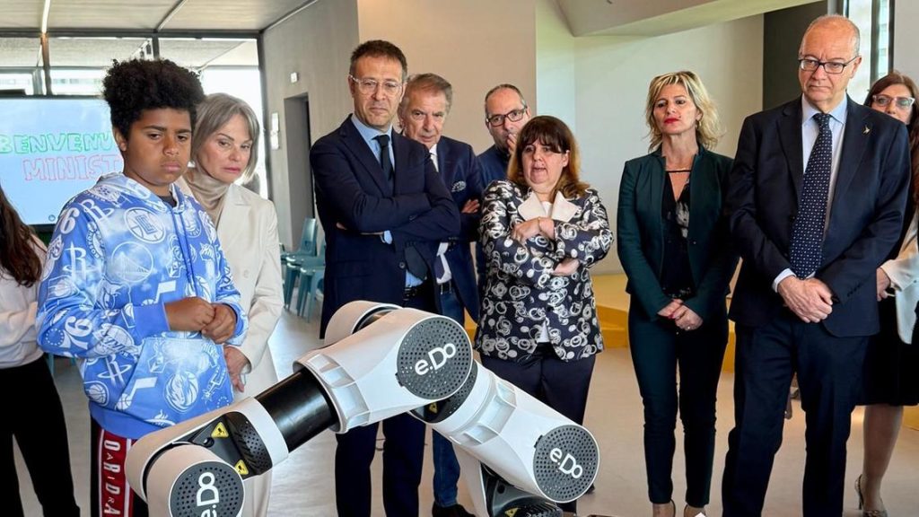 Il_ministro_Valditara_visita_s