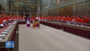 Il_nuovo_papa_saluta_personalm