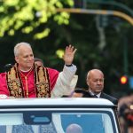Il papa è arrivato a santa maria maggiore accolto dal cardinale makirckas e dal cardinale rylko