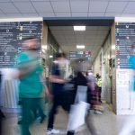 Il primario dell’ospedale di piacenza licenziato per accuse di violenza sessuale e atti persecutori