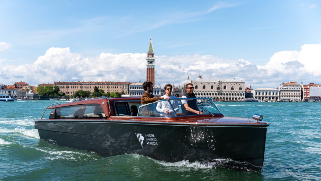 Il_primo_taxi_acqueo_full-elec