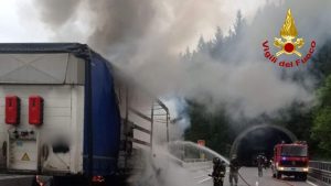 Incendio_a_causa_di_un_camion_