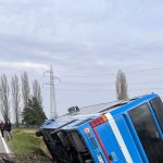 Incidente a torino: pullman con studenti francesi si schianta contro alberi, cinque feriti