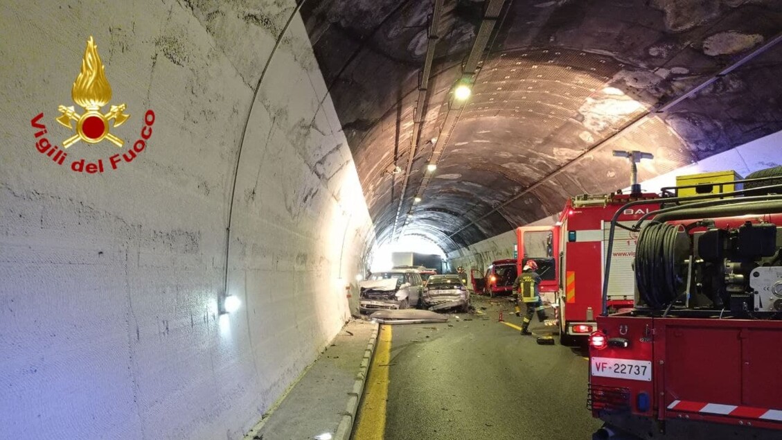 Incidente_con_sei_mezzi_nella_