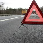 Incidente mortale in colombia: bus universitario perde i freni su ponte helicoidal causando 10 morti e numerosi feriti