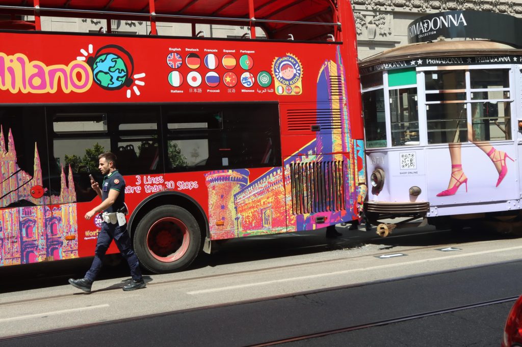 Incidente_tra_tram_e_bus_turis