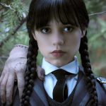 Jenna Ortega parla del disagio per l’uniforme di Mercoledì e i rischi di essere etichettata sul set