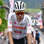 Juan Ayuso lascia il giro d’italia durante la diciottesima tappa per problemi fisici e puntura d’ape