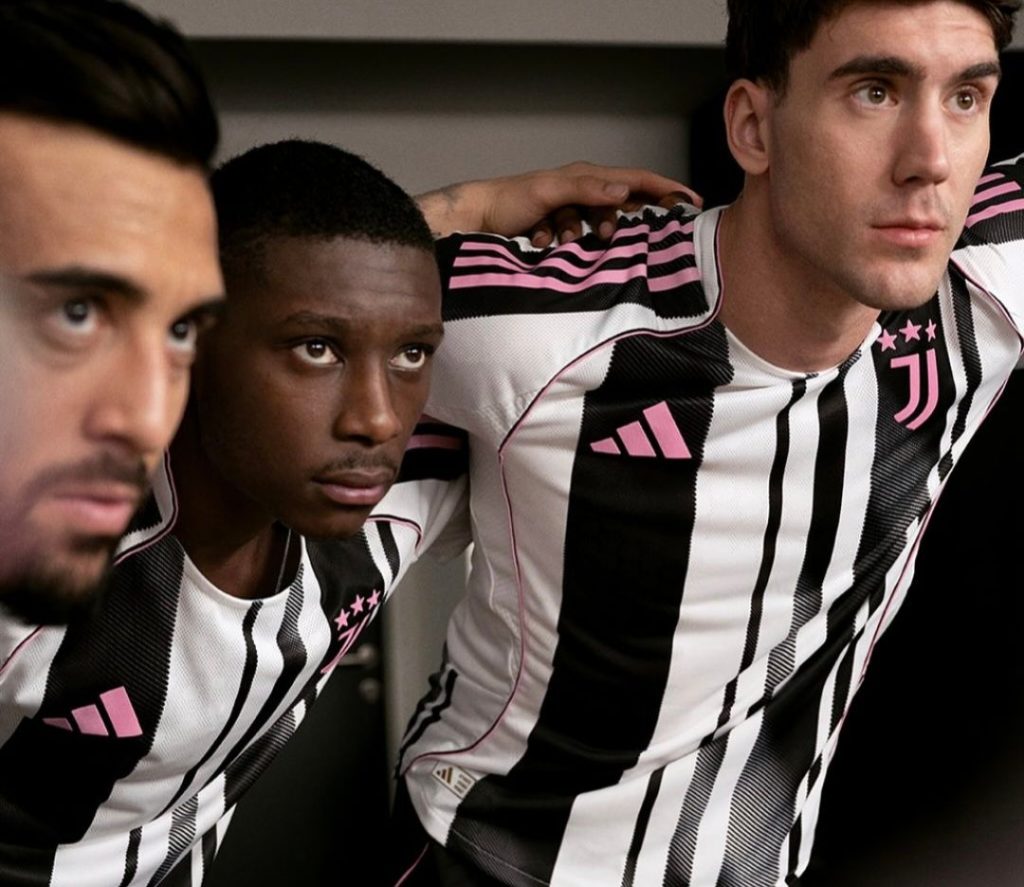 Juventus_presenta_il_nuovo_kit
