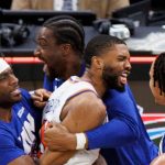 L’università cattolica di Villanova esalta papa leone xiv e trascina i new york knicks nelle semifinali nba