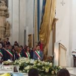 La cerimonia funebre nella chiesa madre di torchiarolo