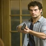La fredda luce del giorno in prima serata su Italia 1, un action thriller con Henry Cavill e Bruce Willis