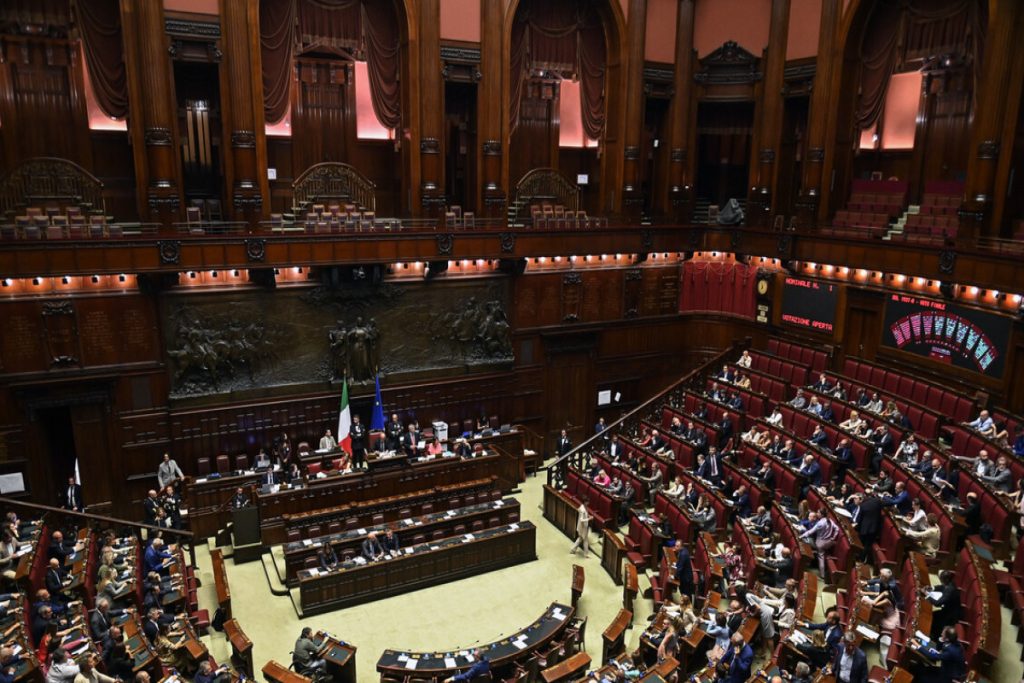 La_maggioranza_propone_due_rif