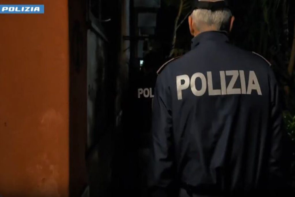 La_polizia_di_genova_e_napoli_