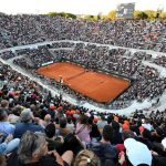 Le frecce tricolori sorvolano il foro italico durante gli internazionali di tennis a roma davanti a 25mila spettatori