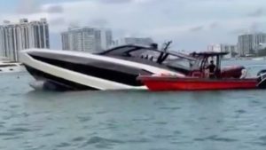Lo_yacht_di_lusso_con_32_influ