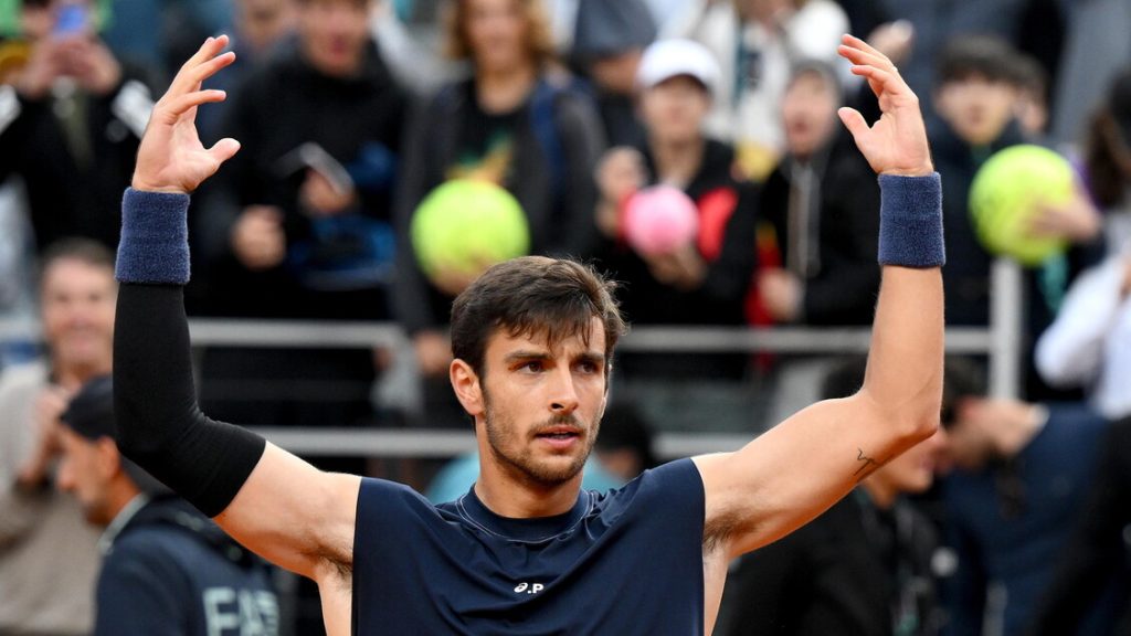 Lorenzo_musetti_batte_un_match