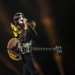 Lucio corsi da sanremo all’eurovision, il racconto di un cantautore fuori dal coro