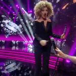Marcella bella dimentica il microfono durante sognando ballando con le stelle, imprevisto in diretta tv
