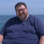 Mario Adinolfi all’isola dei famosi 2025: la battaglia con il peso e la dieta quotidiana sotto i riflettori