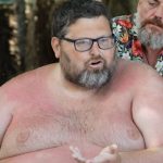 Mario Adinolfi provoca un acceso dibattito sull’isola dei famosi con commenti sulle donne e la sorellanza