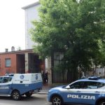 Milano, agguato in via degli imbriani: identificato il 29enne colpito a colpi di pistola mentre era in auto