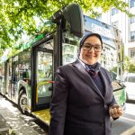 Milano, prima conducente di autobus con il velo: Atika Founoun rompe gli schemi in Atm