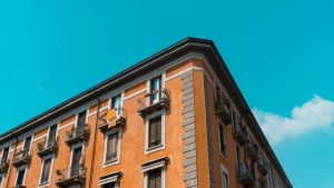 Milano_il_divario_tra_canoni_d