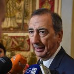 Milano nel 2025, tensioni sociali dopo l’affissione di un cartello anti-sionista in centro città
