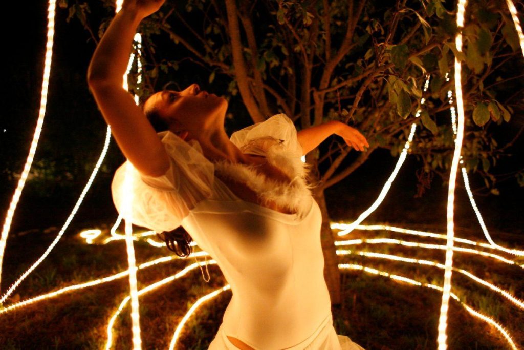 Musica%2C_luci_e_danze_aeree_a_V