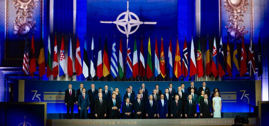 Nato_verso_il_vertice_di_l%E2%80%99Aia