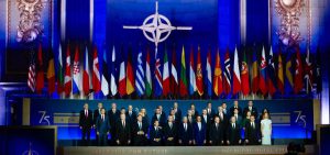Nato_verso_il_vertice_di_l%E2%80%99Aia
