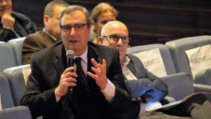 Nella_redazione_tra_luci_soffu