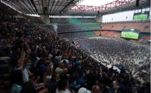 Nessun_maxi-schermo_in_piazza_
