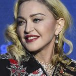 Netflix sviluppa la miniserie sulla vita di madonna con la collaborazione di shawn levy e julia garner