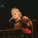 Niccolò fabi pubblica il nuovo album libertà negli occhi il 16 maggio per il suo 57° compleanno