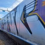 Nuovo attacco vandalico alla metromare: treno ricoperto di graffiti parcheggiato alla stazione cristoforo colombo