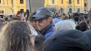 Nuovo_papa_a_Roma%2C_tra_la_foll