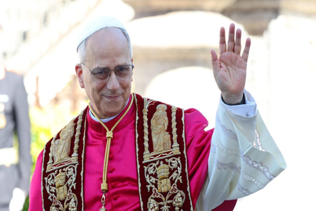 Papa_Leone_XIV_saluta_il_giro_