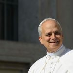 Papa Leone xiv prende possesso della basilica di san paolo fuori le mura a Roma