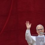 Papa leone XIV chiede ai giornalisti di diventare operatori di pace e cercare la verità con amore