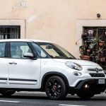 Papa leone xiv rompe con la tradizione e abbandona la fiat 500 di papa francesco