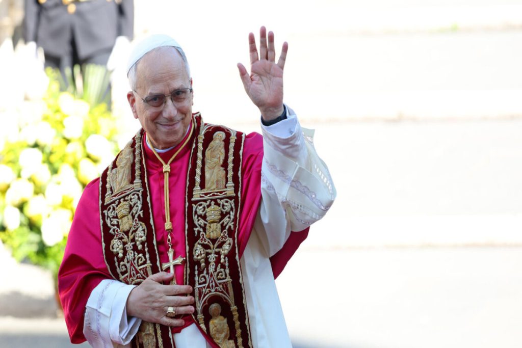 Papa_leone_xiv_visita_borgo_la