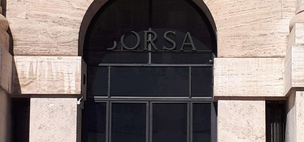 Piazza_affari_chiude_sostanzia